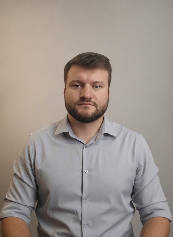 Рубашка без пиджака: светлый фон